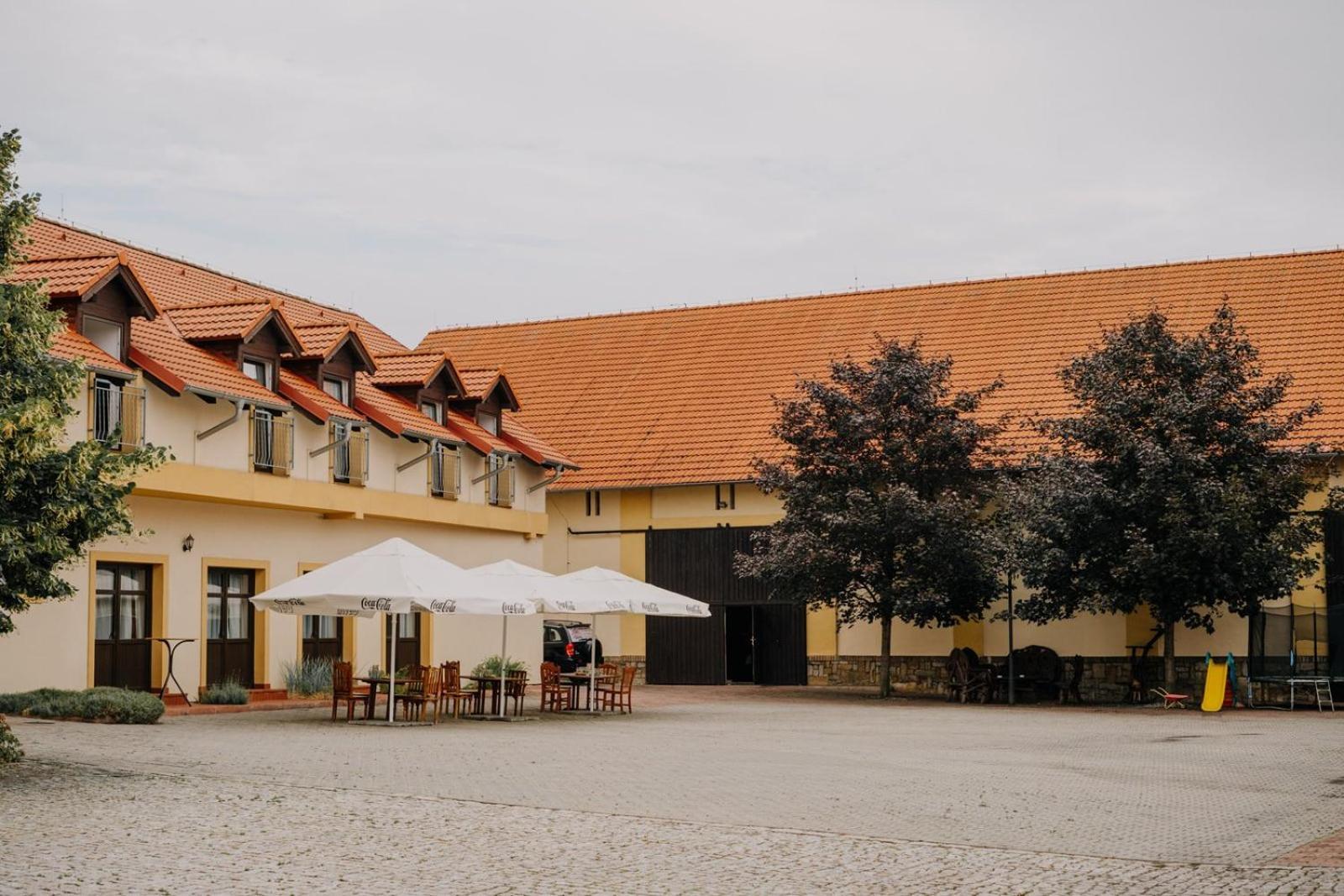 Hotel Lony Mochov Luaran gambar