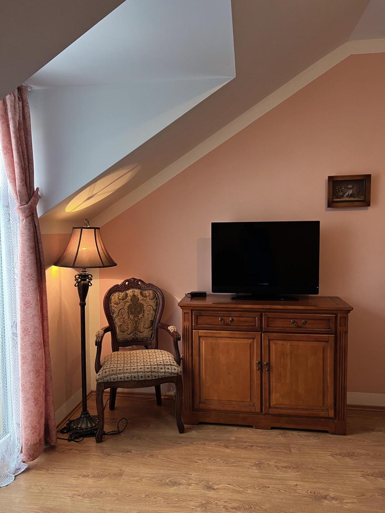 Hotel Lony Mochov Luaran gambar