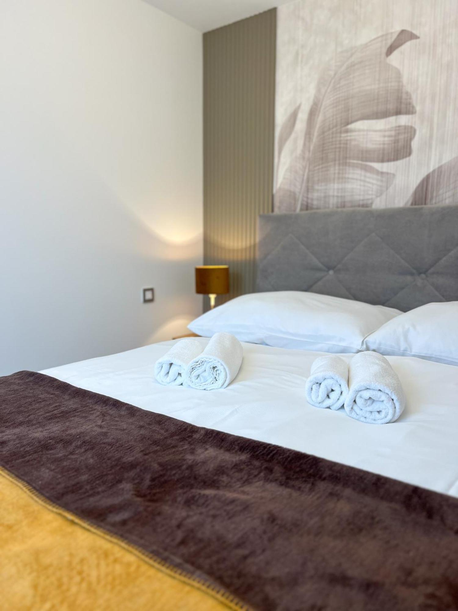 Hotel Lony Mochov Luaran gambar