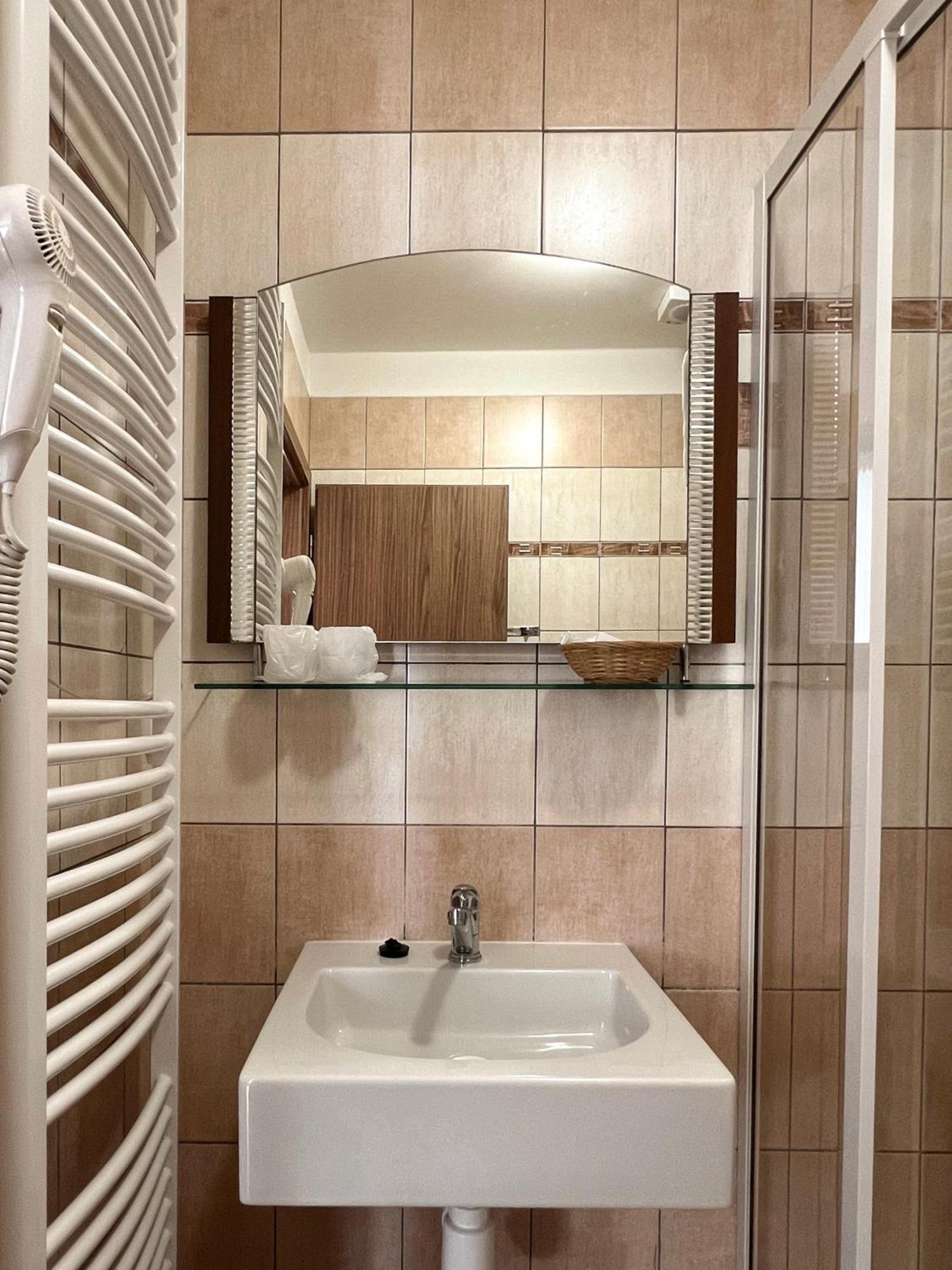 Hotel Lony Mochov Luaran gambar