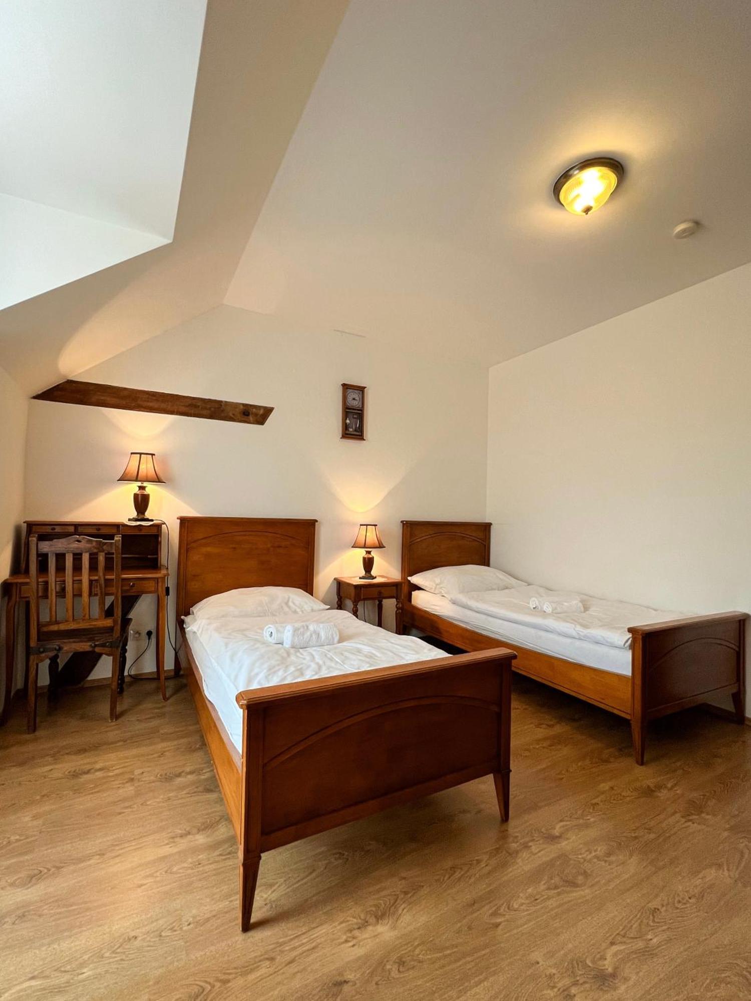 Hotel Lony Mochov Luaran gambar