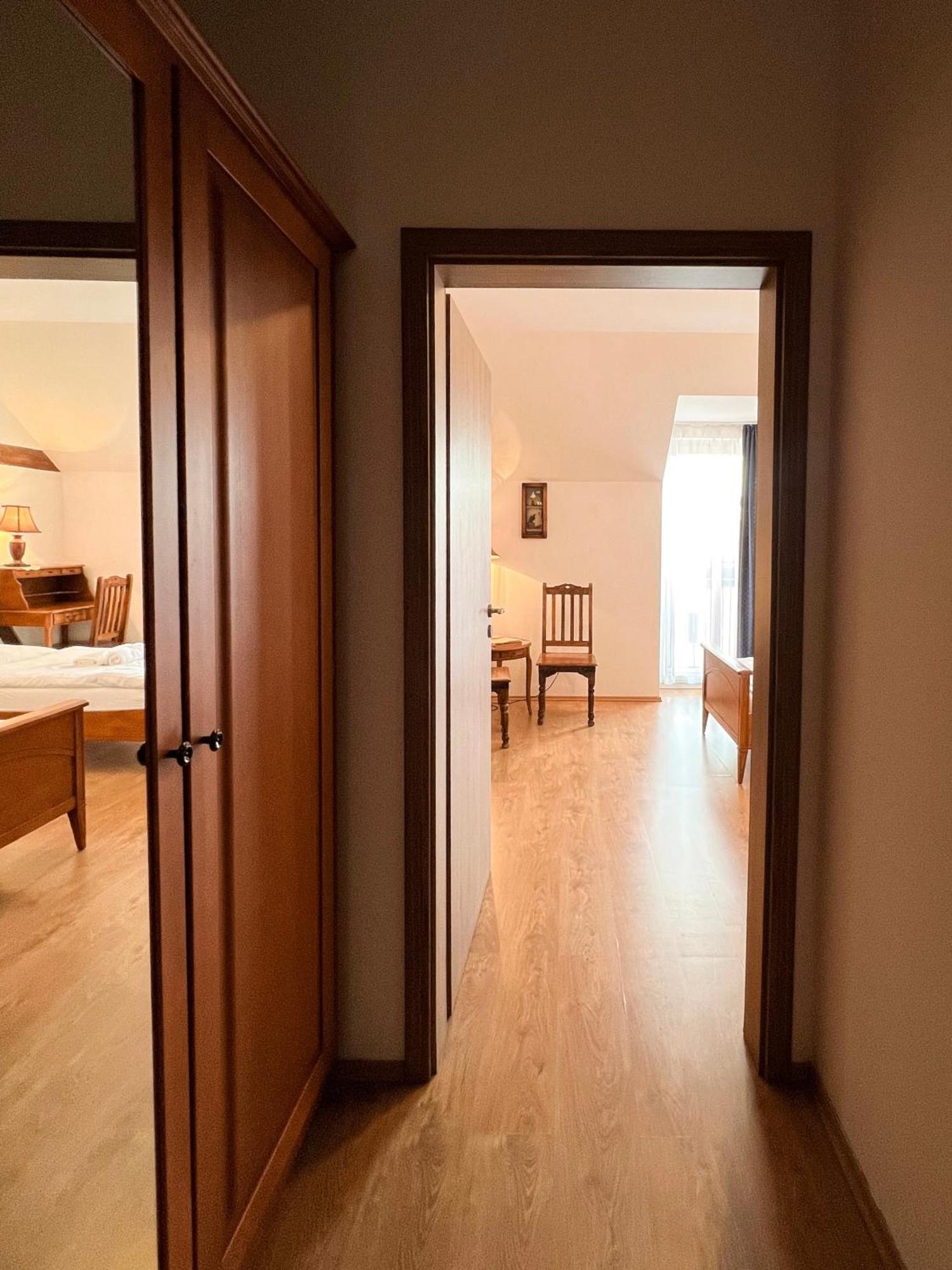 Hotel Lony Mochov Luaran gambar