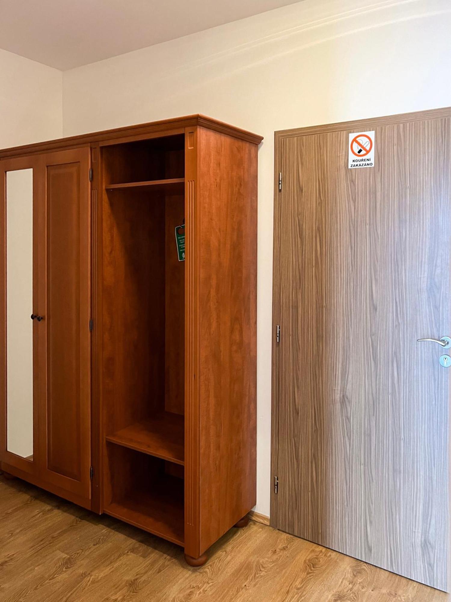 Hotel Lony Mochov Luaran gambar